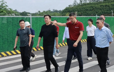 三江新區(qū)（臨港經(jīng)開區(qū)）黨工委委員、南溪經(jīng)開區(qū)管委會主任李勇率隊(duì)調(diào)研遠(yuǎn)東股份宜賓智能產(chǎn)業(yè)園