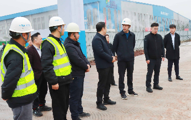 南溪經(jīng)開區(qū)黨工委副書記、管委會主任李勇一行蒞臨遠東股份宜賓智能產(chǎn)業(yè)園調(diào)研指導(dǎo)